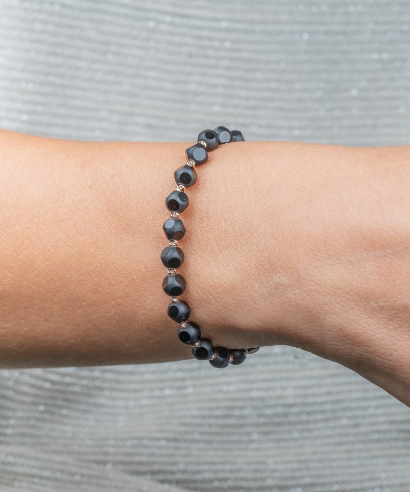 Mustast lõngast käevõru kulla ja oonüksitega - Kullaga keermestatud käevõrud - Goldinga