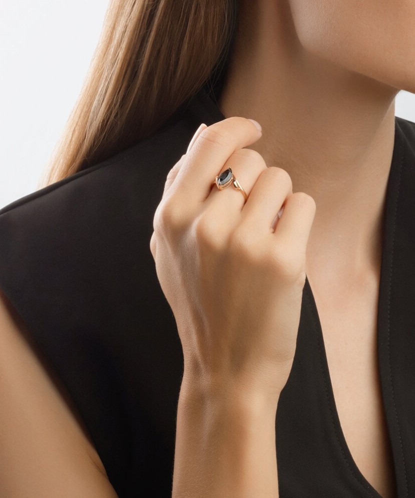 Auksinis žiedas su topazu