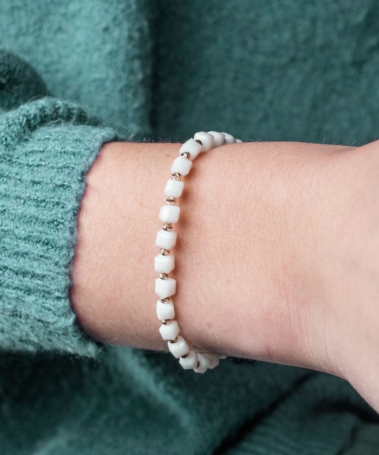 Valgest lõngast käevõru kulla ja oonüksitega - Kullaga keermestatud käevõrud - Goldinga