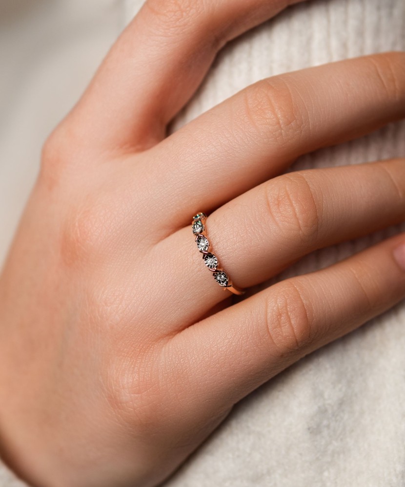 Kuldsõrmus teemantidega