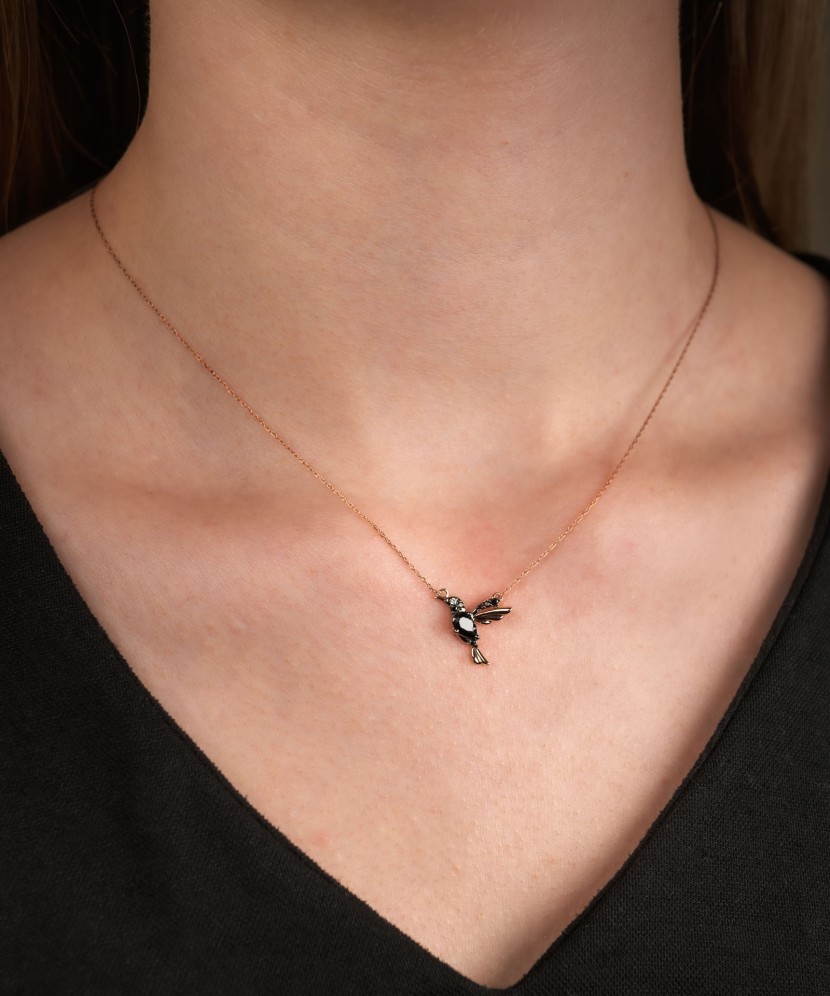 Золотая цепочка с подвеской из оникса и бриллиантов