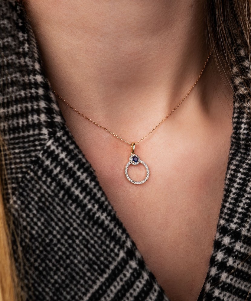 Подвеска из желтого золота с бриллиантами и сапфир