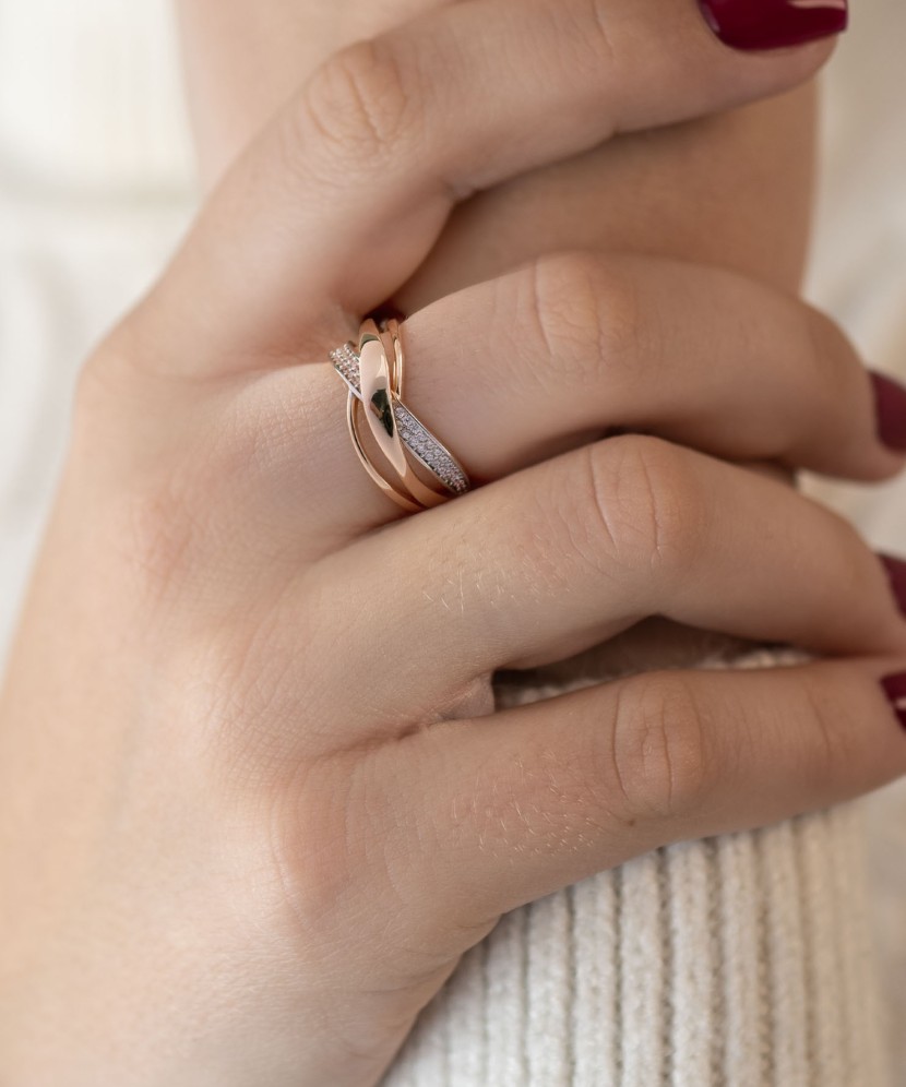 Kuldsõrmus tsirkoonidega