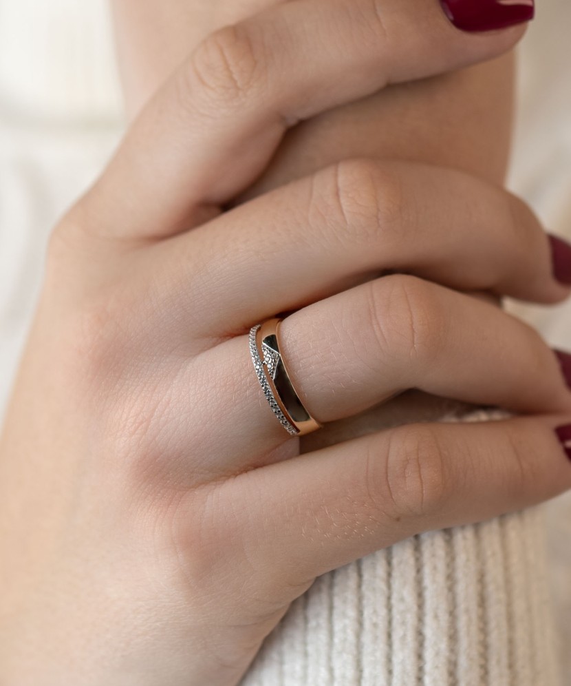 Kuldsõrmus tsirkoonidega