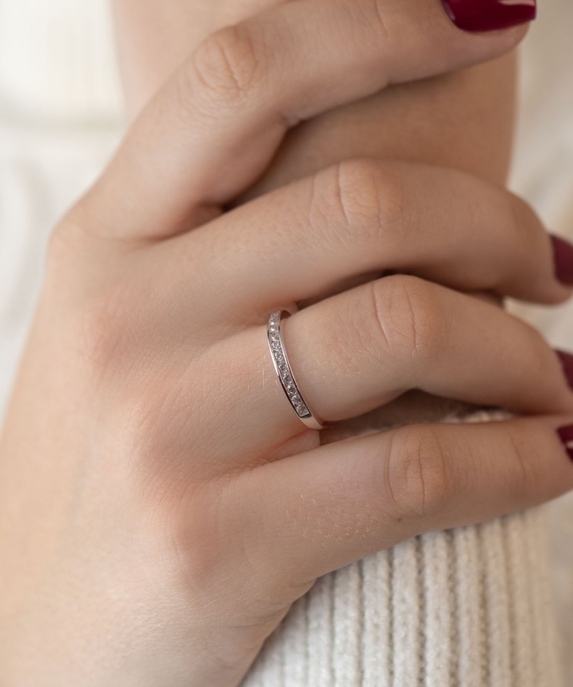 Кольцо из белого золота с цирконами