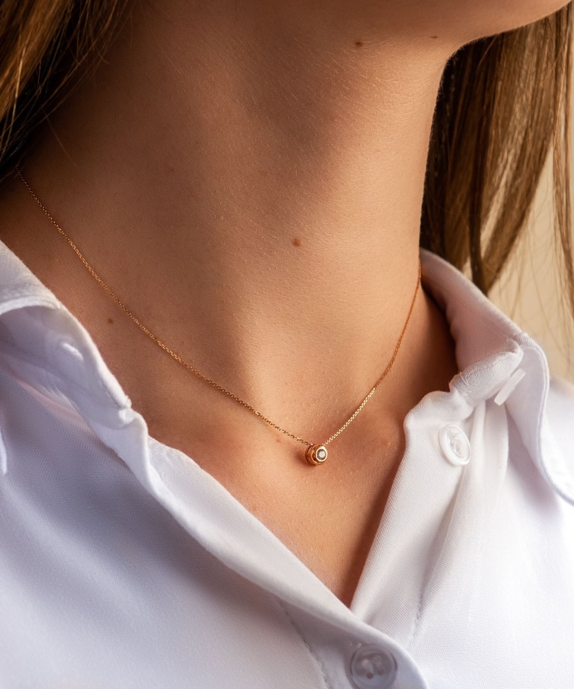 Kuldkett tsirkoonist ripatsiga