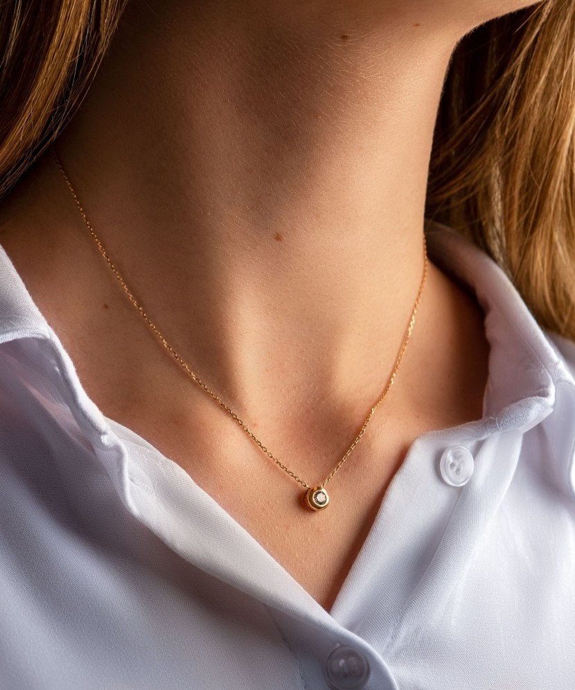 Kuldkett tsirkoonist ripatsiga