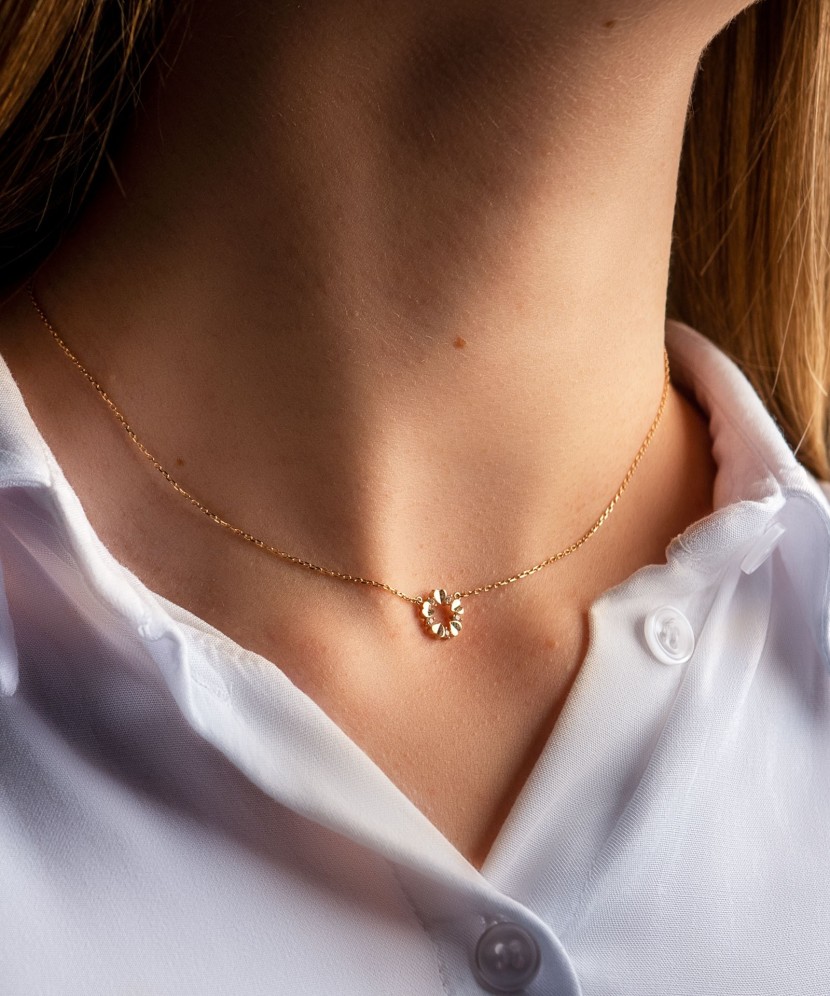 Kuldkett tsirkoonist ripatsiga