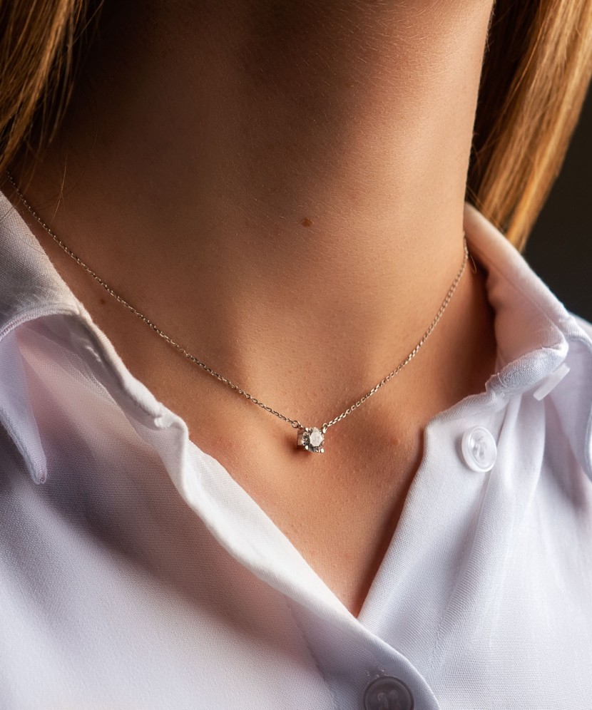 Цепочка из белого золота с подвеской из циркона