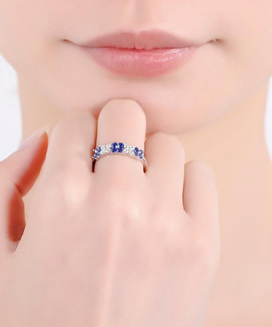 Кольцо из серебра с фианитами