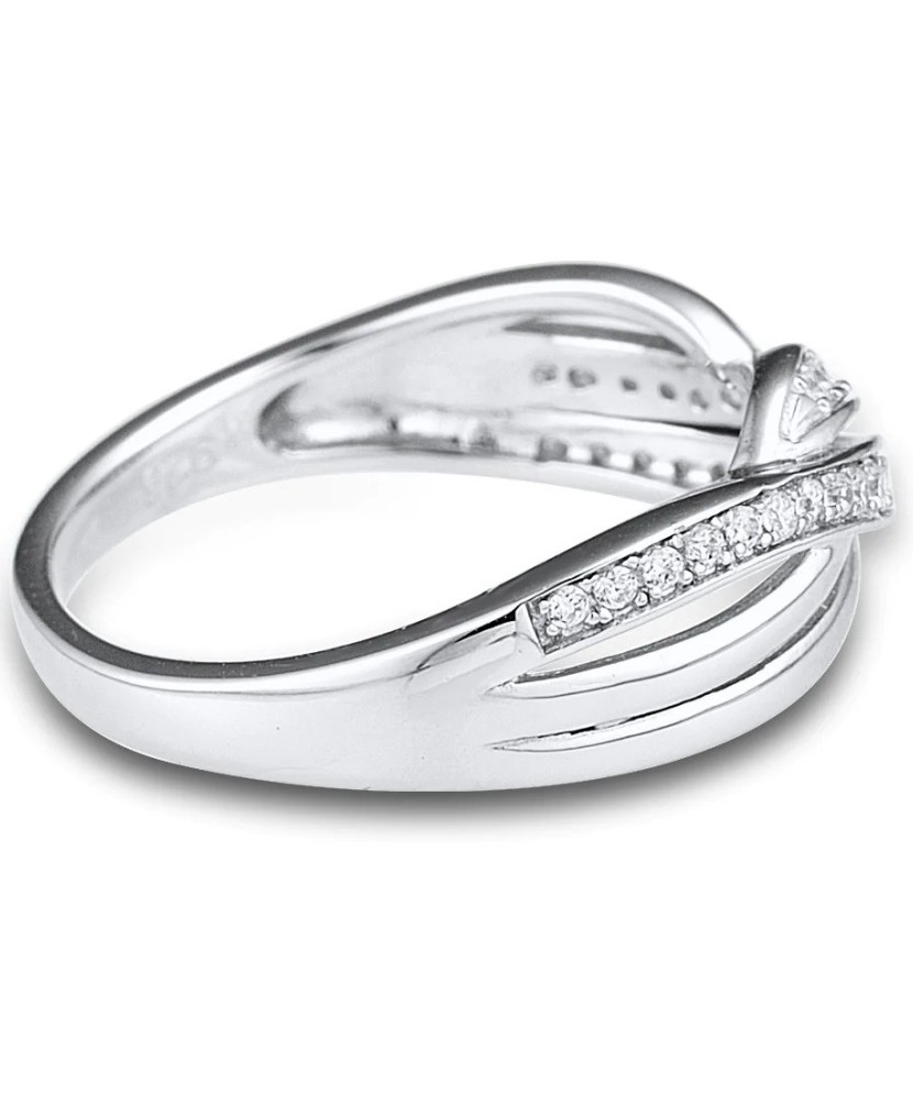 Hõbesõrmus tsirkoonidega