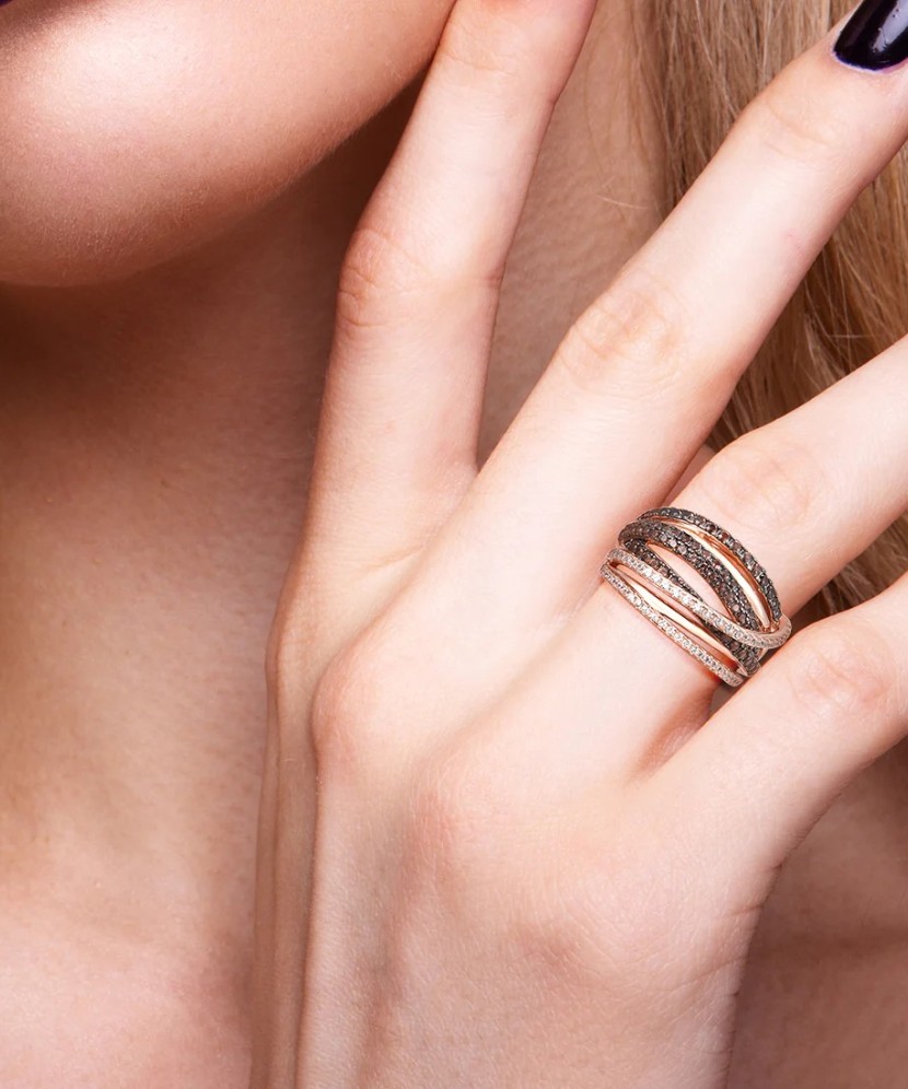 Kullatud Hõbesõrmus tsirkoonidega ja spinelliga