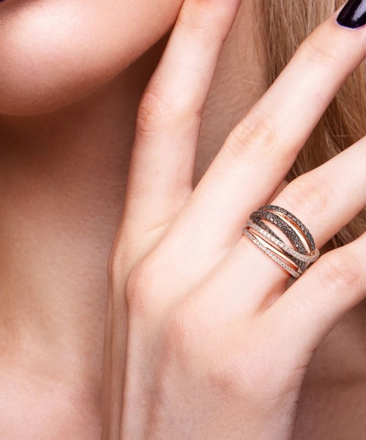 Кольцо из золочёного серебра с фианитами и шпинели