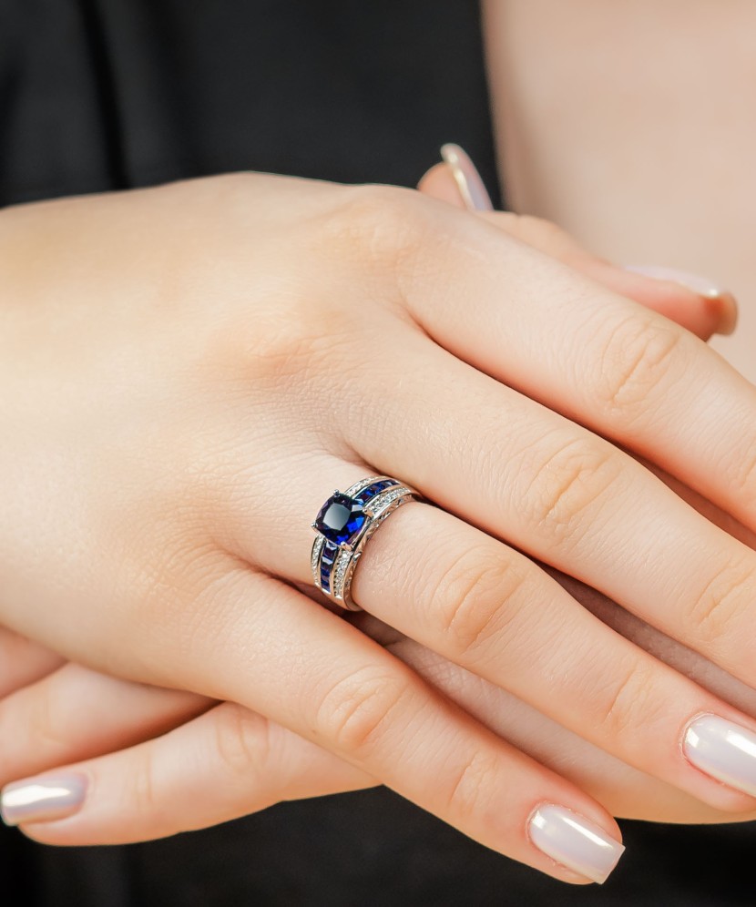 Кольцо из серебра с фианитами