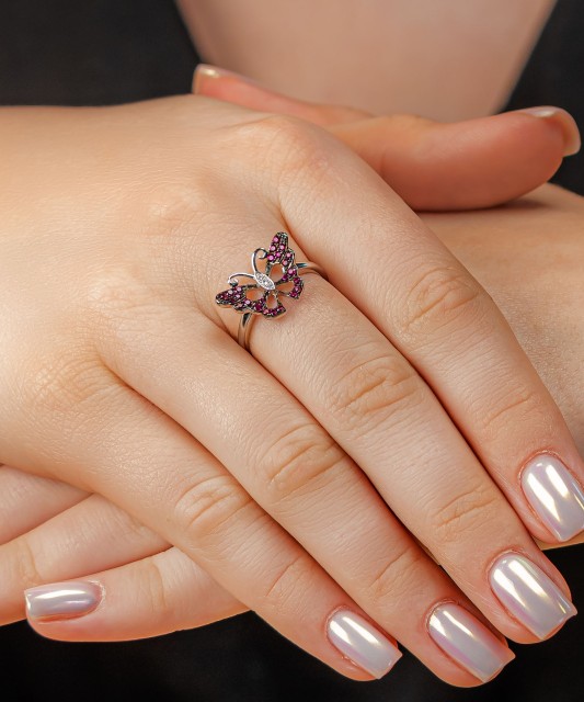 Hõbesõrmus tsirkoonide ja nanorubiiniga "Liblikas"