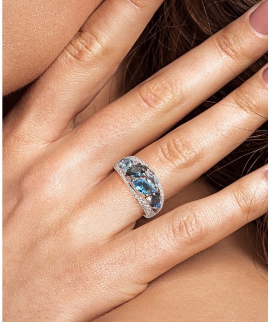 Кольцо из серебра с фианитами