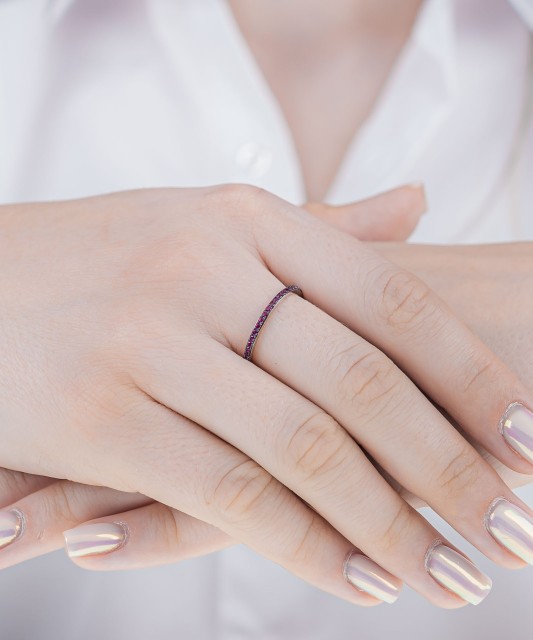 Hõbesõrmus nanorubiinidega