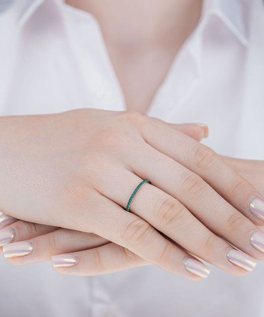 Hõbesõrmus spinellidega