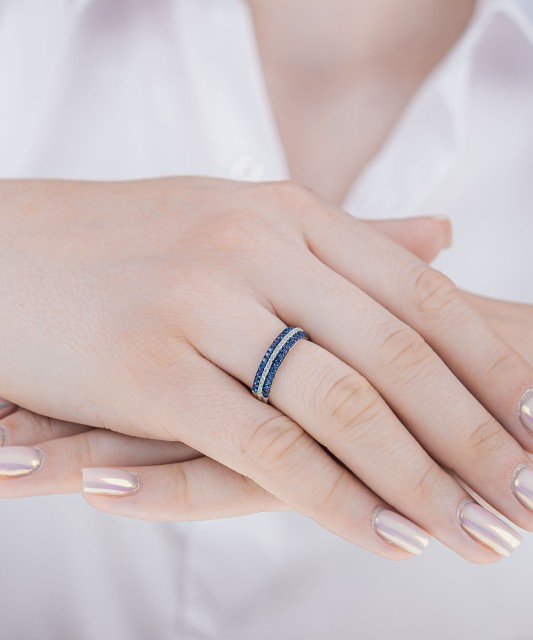 Hõbesõrmus tsirkoonidega