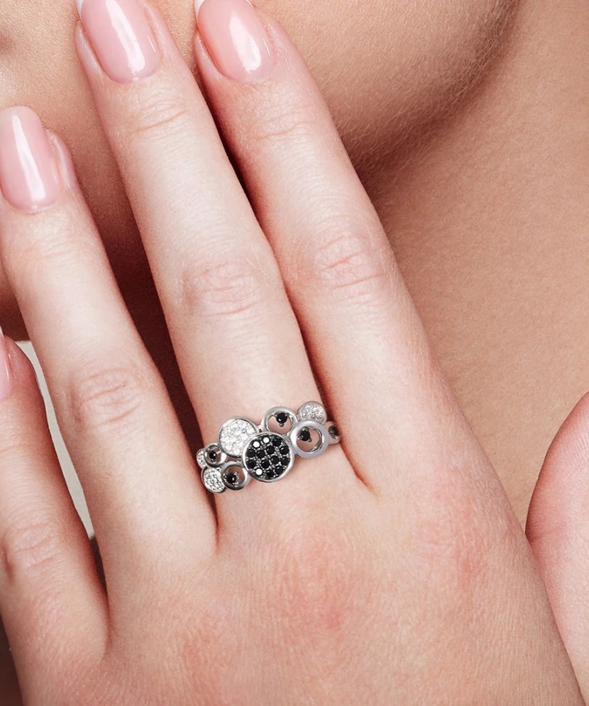 Hõbesõrmus tsirkoonidega ja spinelliga