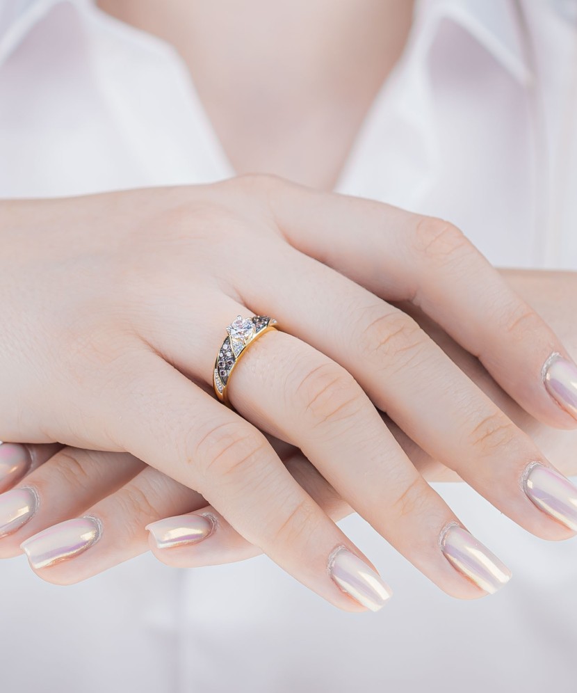 Kullatud hõbesõrmus kvartsi ja tsirkoonidega