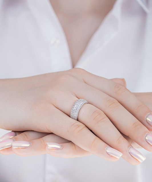 Кольцо из серебра с фианитами