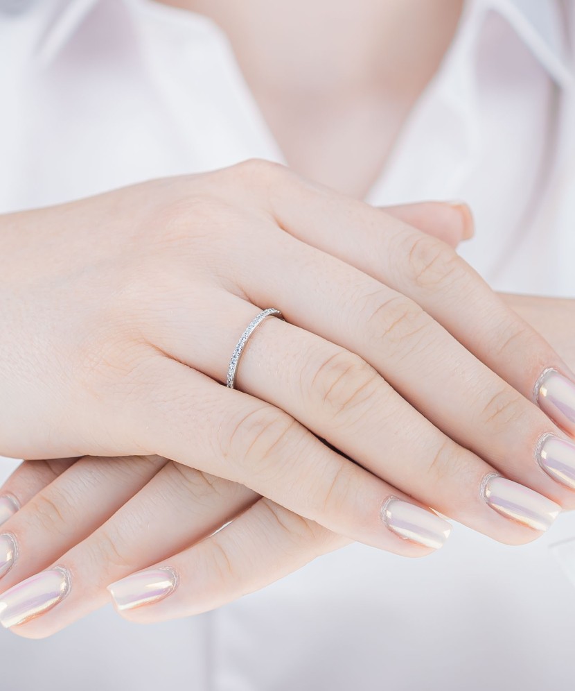 Hõbesõrmus tsirkoonidega