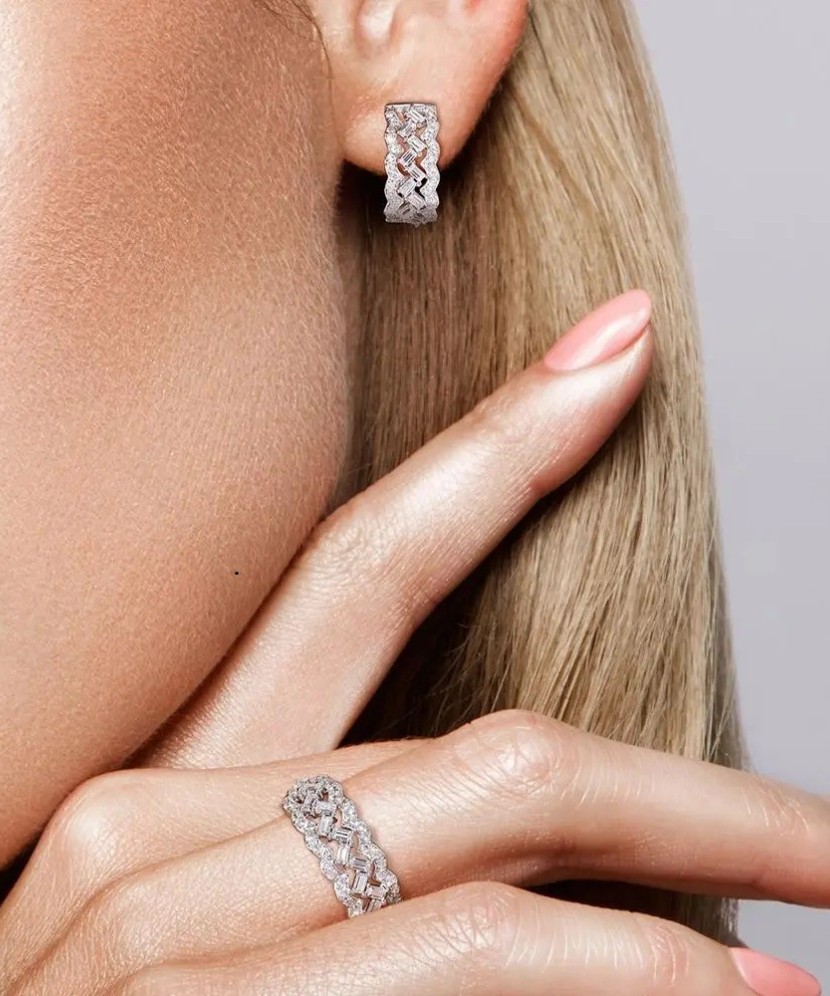 Hõbesõrmus tsirkoonidega