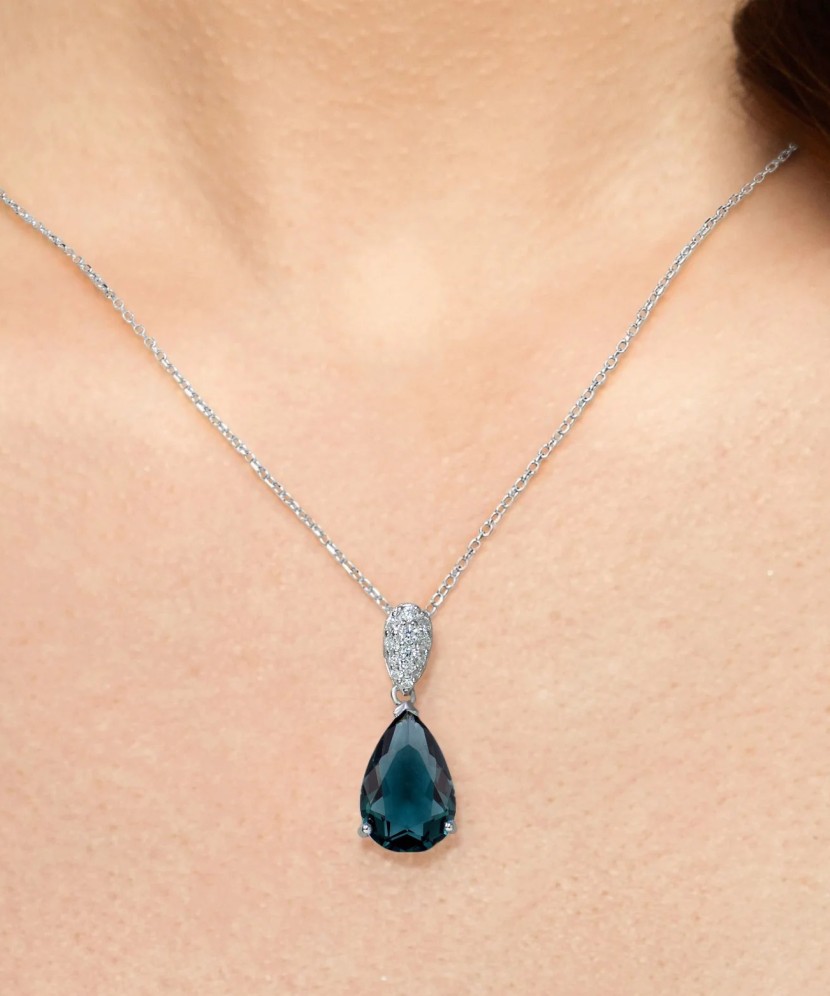 Hõbedast ripats tsirkoonidega