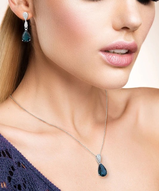 Hõbedast ripats tsirkoonidega