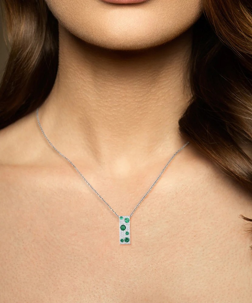 Hõbedast ripats tsirkoonidega ja spinellid