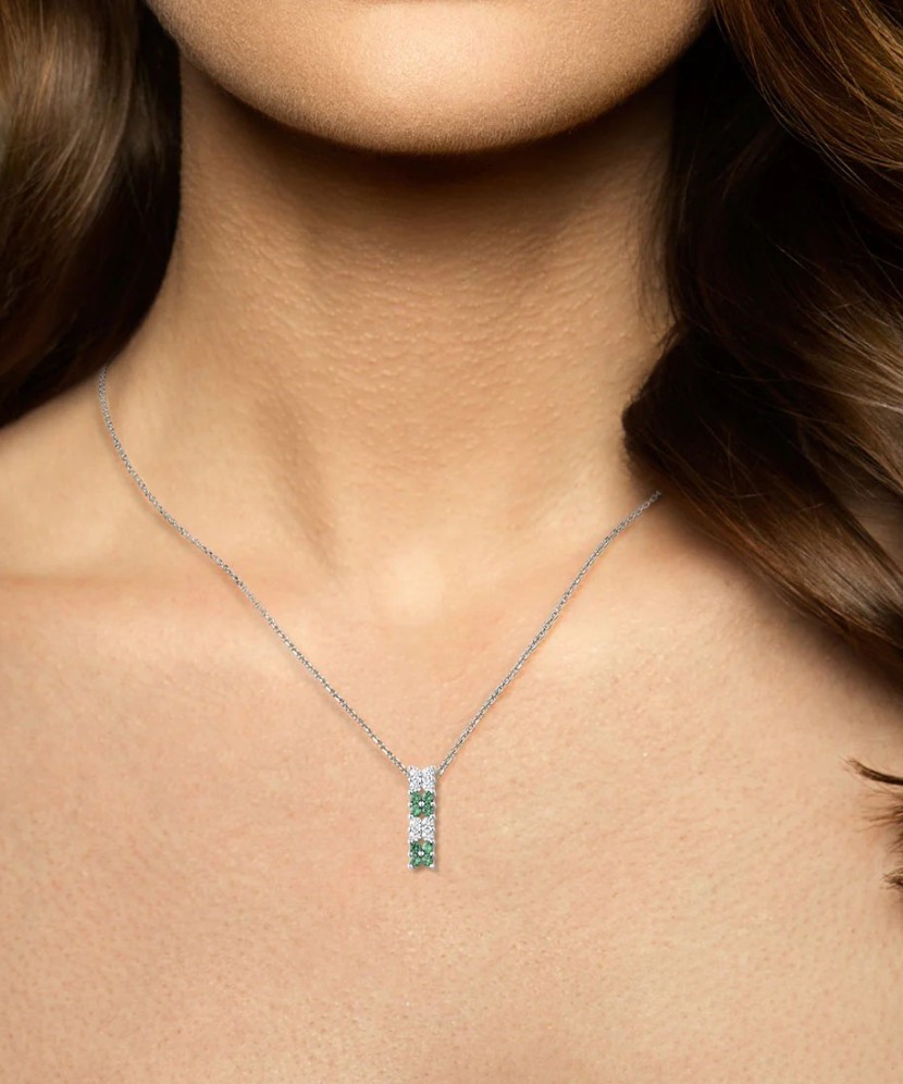 Hõbedast ripats tsirkoonidega ja spinellid