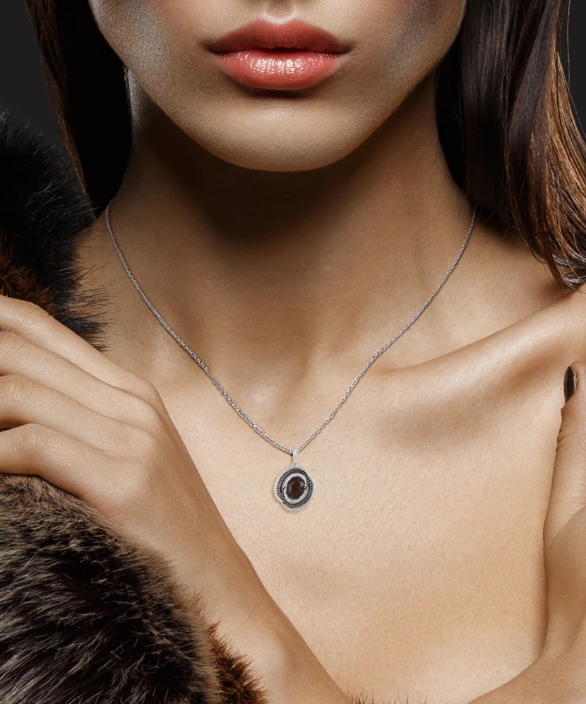 Hõbedast ripats tsirkoonidega ja spinellid