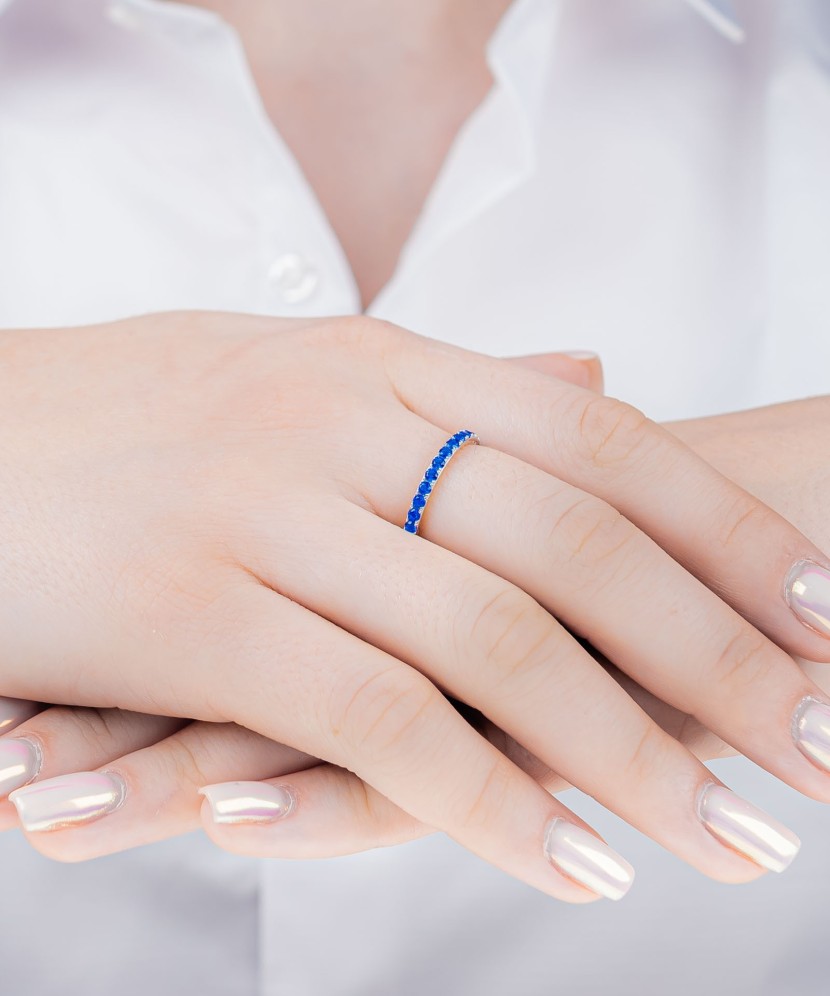 Hõbesõrmus tsirkoonidega