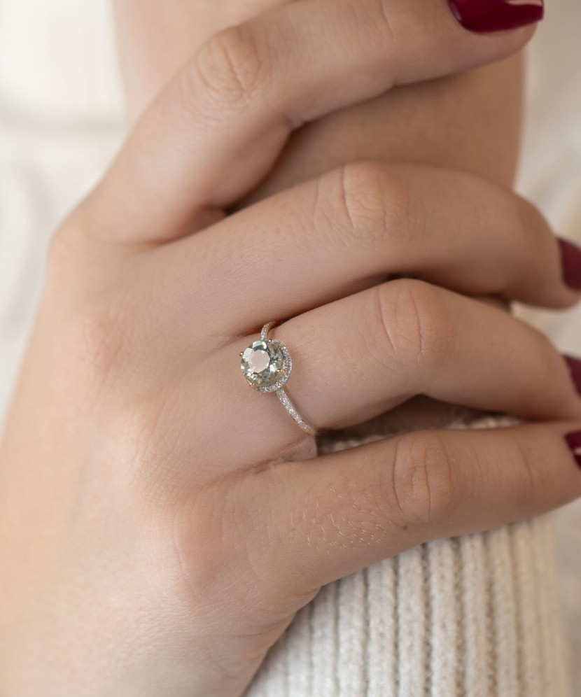 Kollasest kullast sõrmus teemantide ja kvartsiga