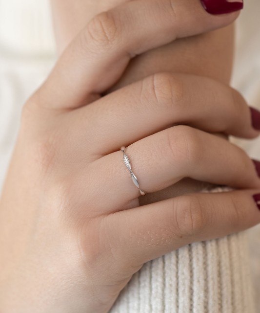 Кольцо из белого золота с бриллиантами