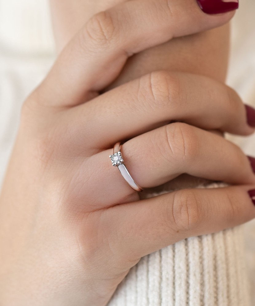 Valgest Kullast Sõrmus briljantidega