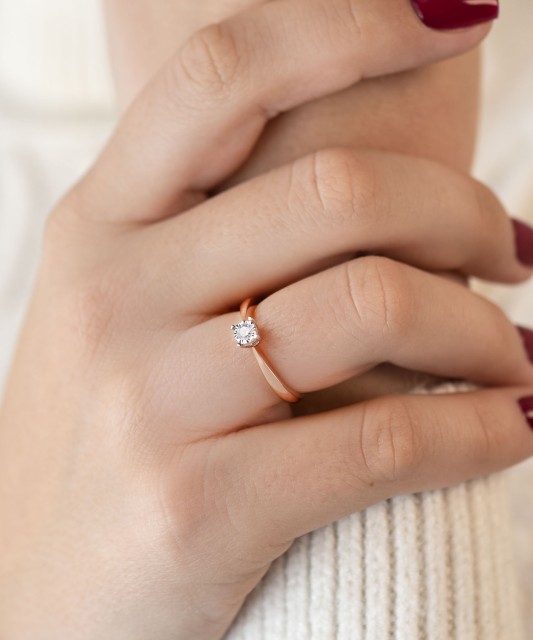 Kuldsõrmus briljantidega