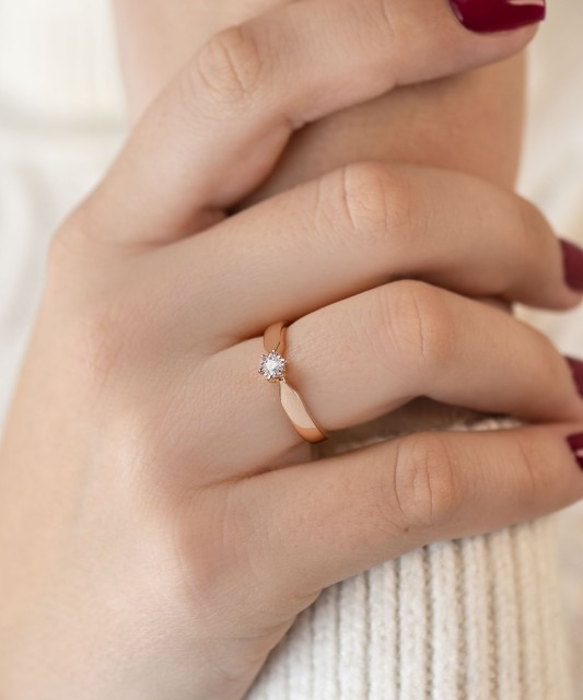 Kuldsõrmus briljantidega