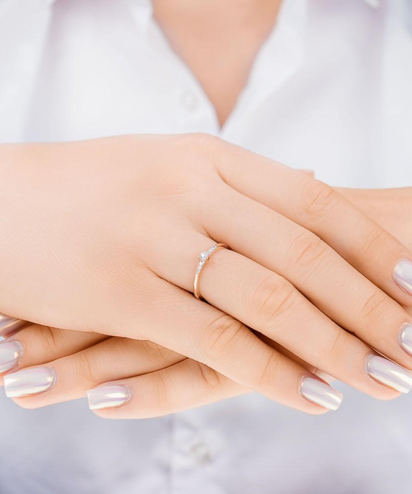 Kuldsõrmus briljantidega