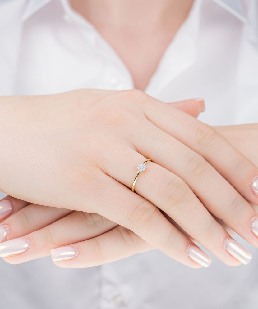 Kollane Kuldne Teemantidega Sörmus