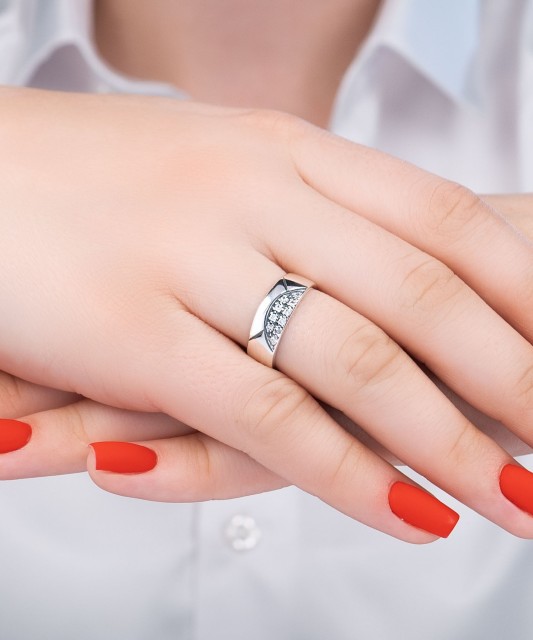 Кольцо из серебра с фианитами