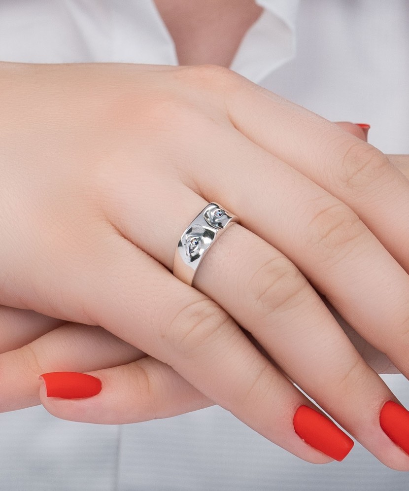 Hõbesõrmus tsirkoonidega