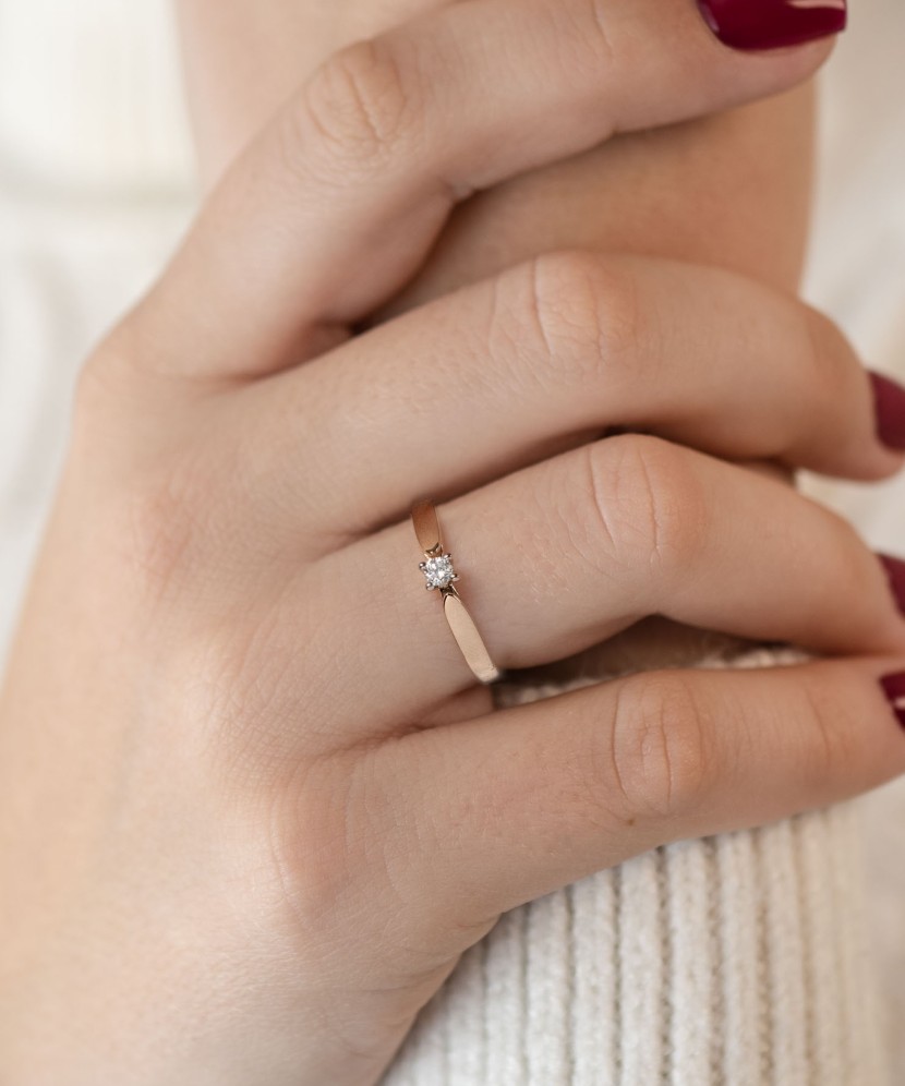 Kuldsõrmus briljantidega