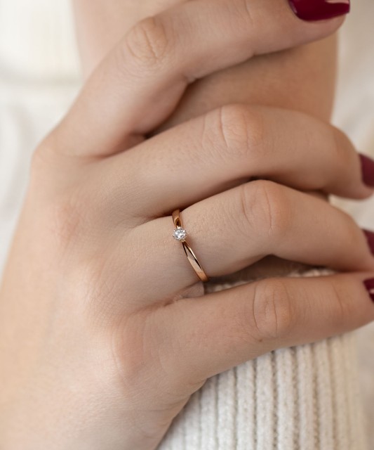 Kuldsõrmus briljantidega