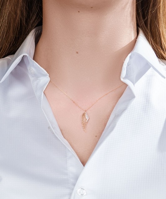 Золотая цепочка с подвеской из циркона "Крыло ангела"
