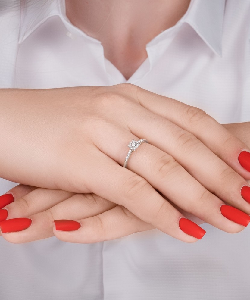 Valgest Kullast Sõrmus Teemantidega