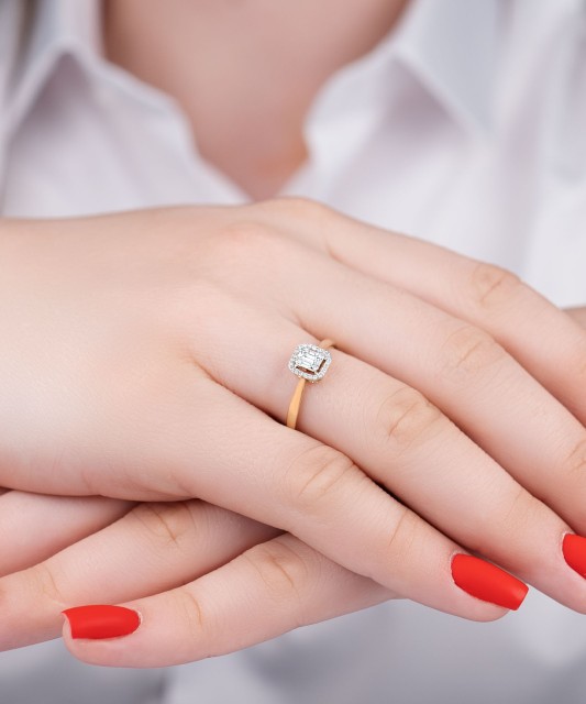 Kuldsõrmus teemantidega