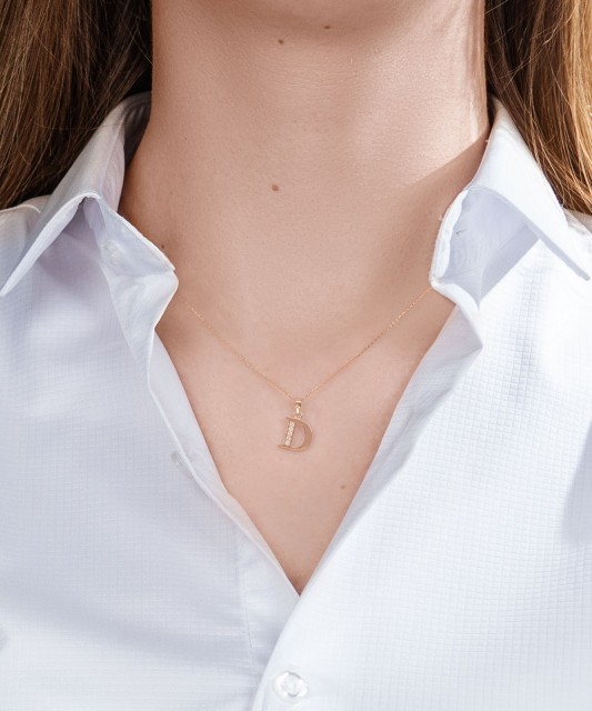 Kuldripats tsirkoonidega täht D