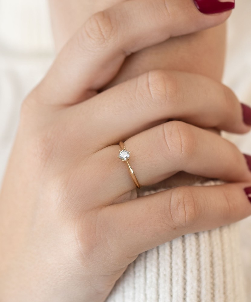 Золотое кольцо с цирконом